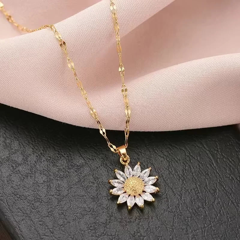 Collier Fleur Dorée Zircon Scintillant