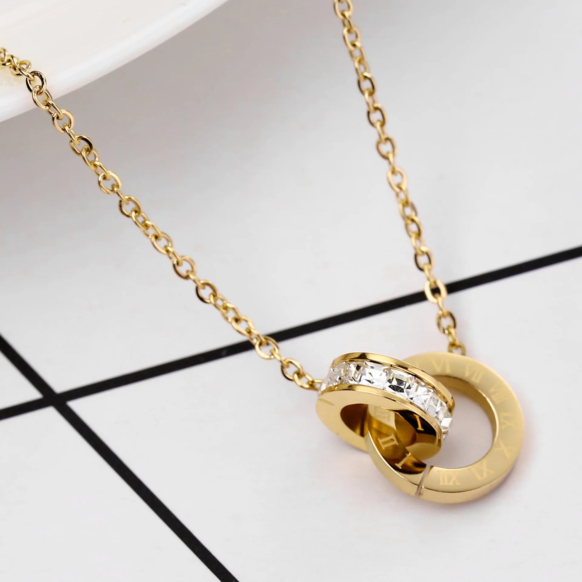 Collier Double Anneau Chiffres Romains Zircon